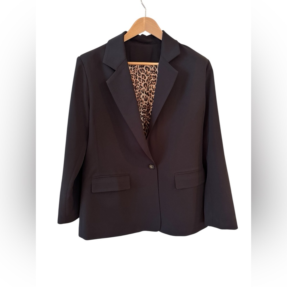Chic Black Women's Blazer with a pop of flair!